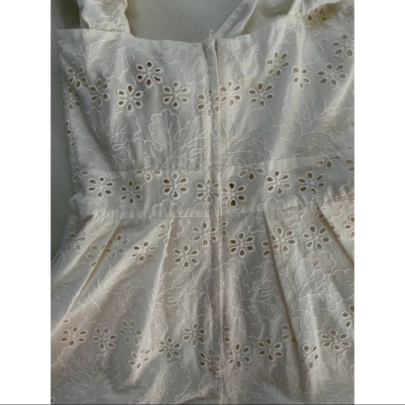 H&M Eyelet cutout romper. Size: 2 - Picture 3 of 4